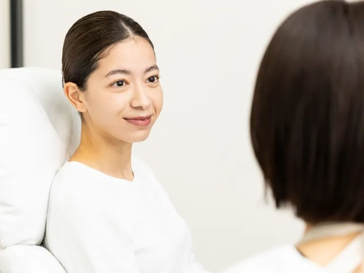 個人個人の骨格やライフスタイルに合った眉にするために入念なカウンセリングをします。