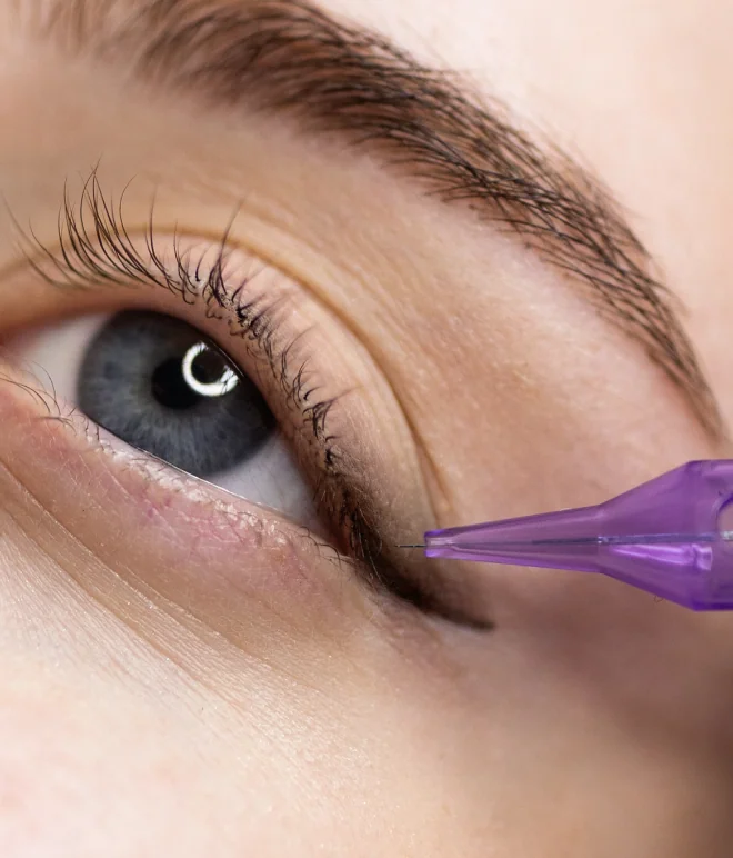 極細アイラインアートメイクで、すっぴんでも目力が増す