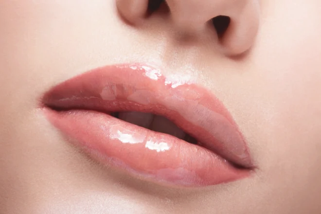 グラデーション技法で、立体感のある魅力的な唇